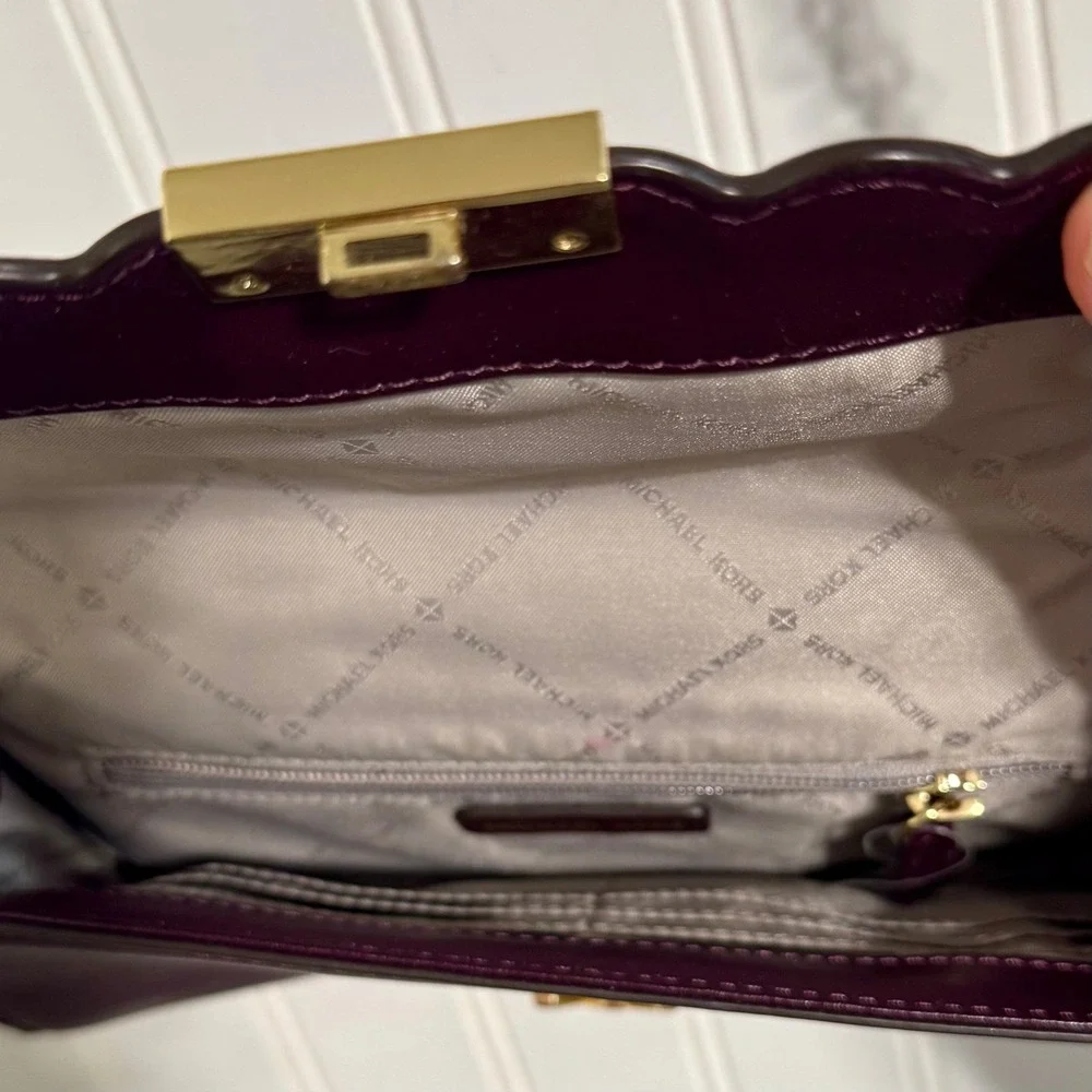 Michael Kors Womens Mott Scalloped Crossbody Bag Merlot Burgundy Leather Gold MK - Picture 10 of 11
